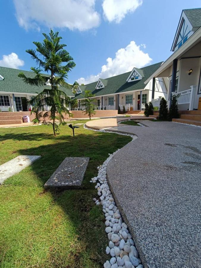 English Resotel : อิงลิช รีโซเทล Nakhon Si Thammarat Exteriör bild